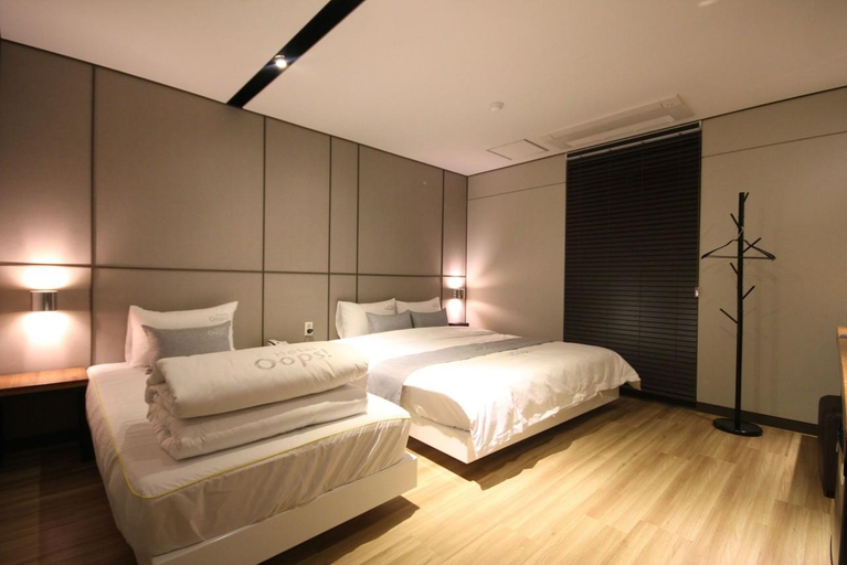 Bedroom 4, Busan Yeonsan-dong OOPS, Yeonje