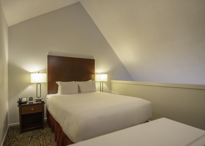 Bedroom 3, Mountain Side Hotel Whistler by Executive, Squamish-Lillooet