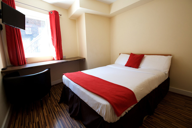 Bedroom 2, International Inn - Hostel, Sefton