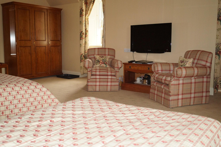 Bedroom 3, Glengarry Castle Hotel, Highland