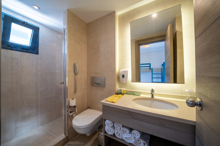 Bathroom 5, Bodrum Park Resort - All Inclusive, Bodrum