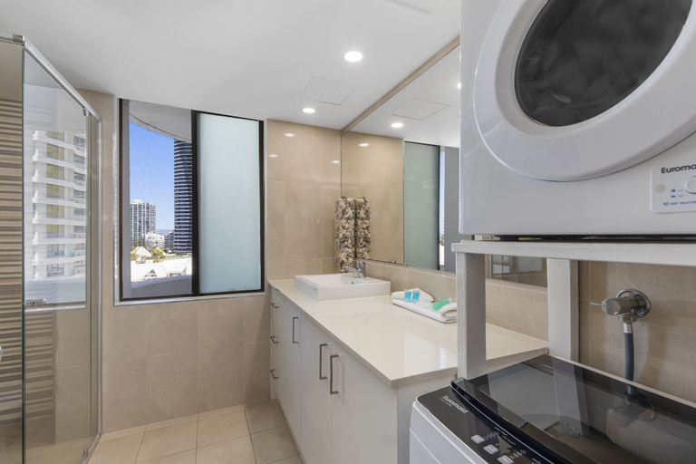 Bathroom 4, Pacific Resort Broadbeach, Gold Coast