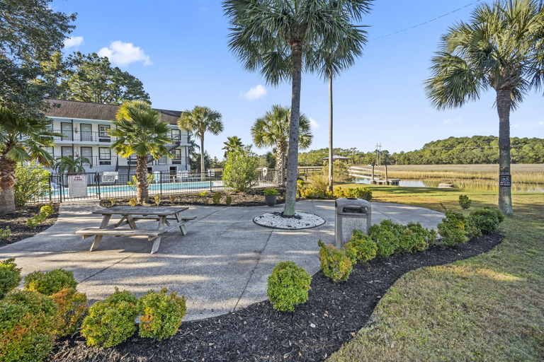 Exterior & Views 2, Charleston Creekside Inn, Charleston
