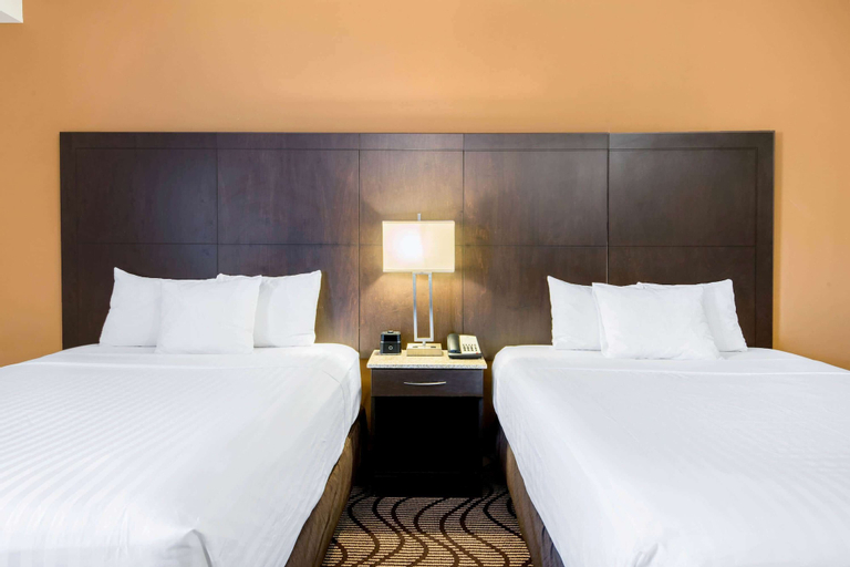 Bedroom 3, La Quinta Inn & Suites by Wyndham Oshawa, Durham