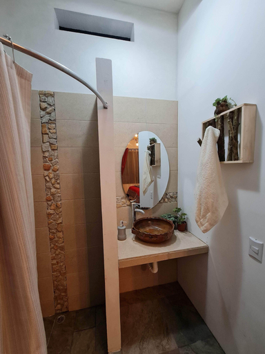 Bathroom, Xlanbal, Santiago Atitlán