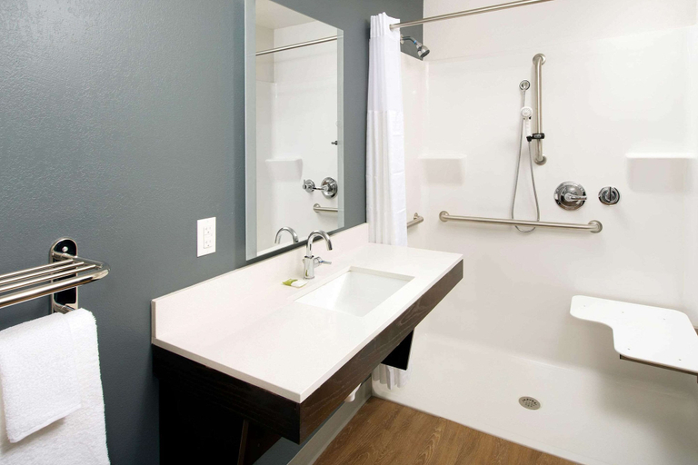 Bathroom 4, WoodSpring Suites Charlotte Shelby, Cleveland