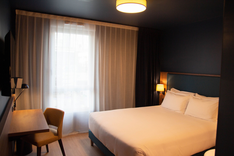 Bedroom 2, Hotel de la Cité, Loire-Atlantique