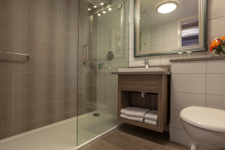 Bathroom, Gleneagle Killarney