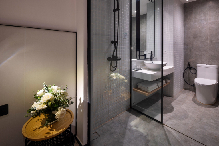 Bathroom 13
