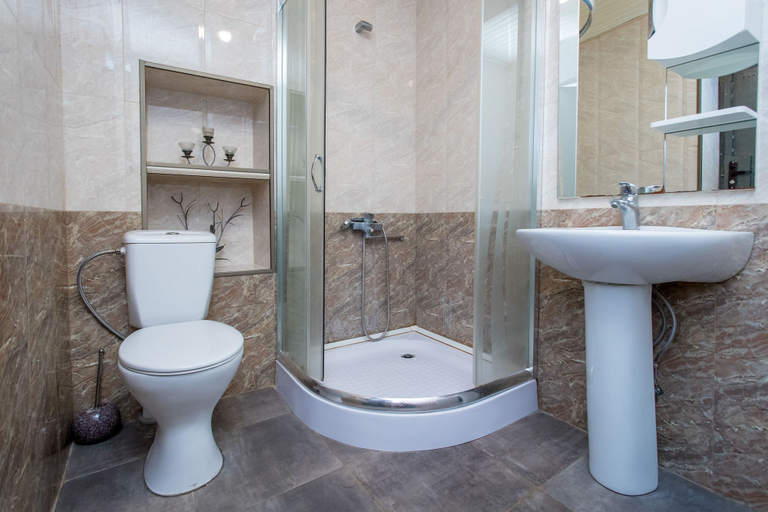 Bathroom 4, HB apartments Opera II, Tbilisi