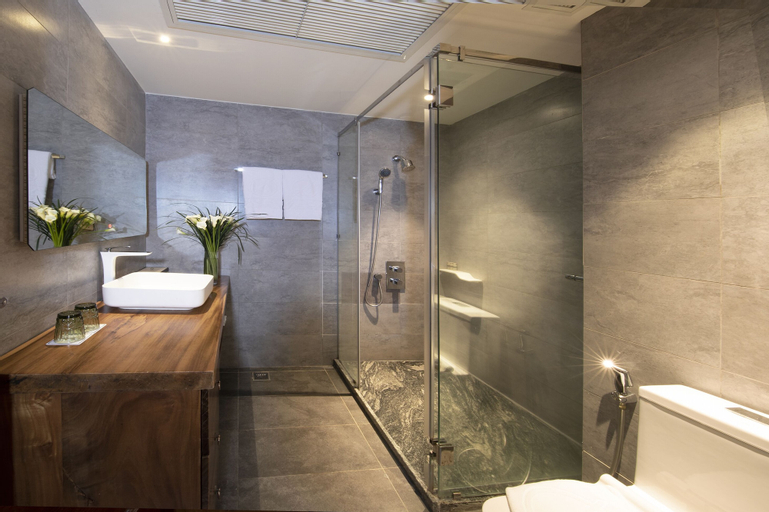 Bathroom 13