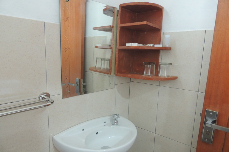 Bathroom 10