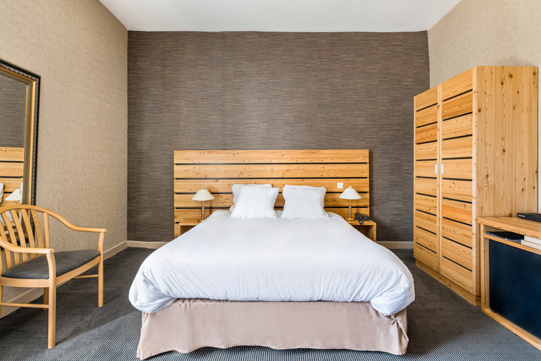 Bedroom 3, Hotel Terminus, Isère