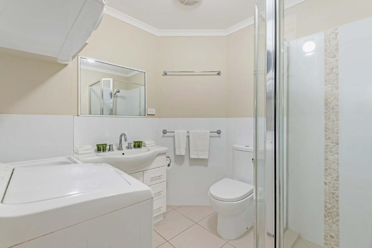Bathroom 4, Marina Terraces Holiday Apartments, Douglas