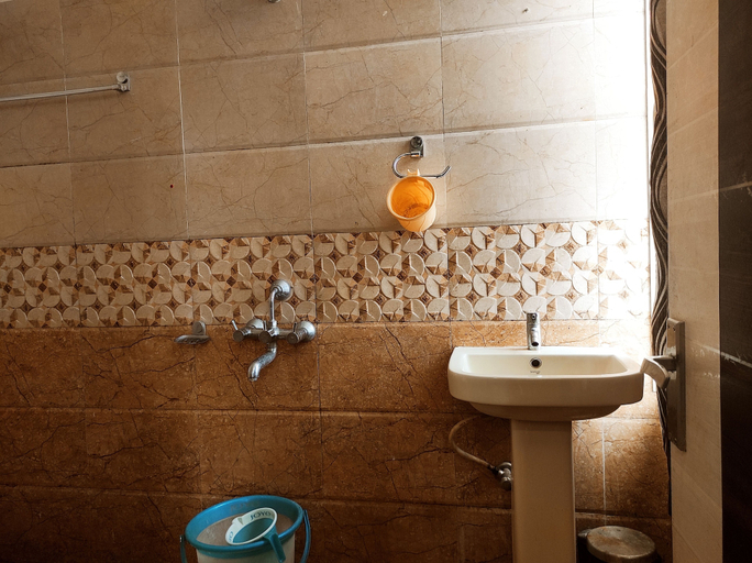 Bathroom 2, Hotel Bhagwani Palace, Jorhat