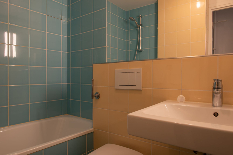 Bathroom 4, Pacific Hotel Fondary, Paris