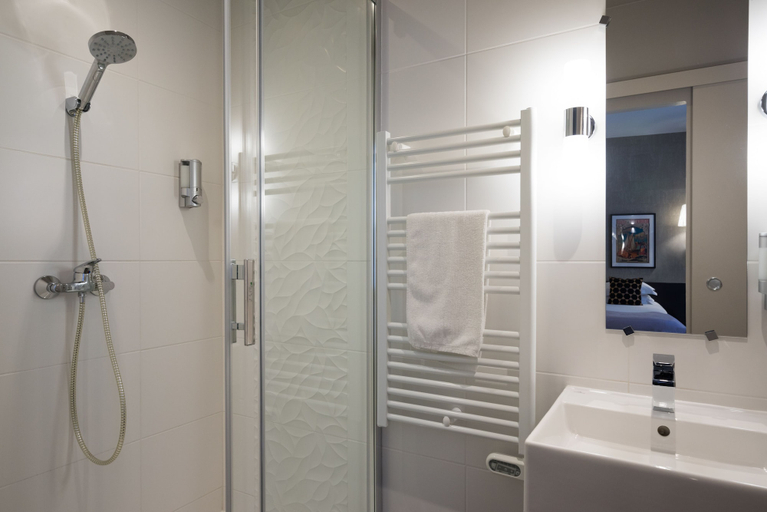 Bathroom 4, Hôtel Voltaire Opéra, Loire-Atlantique