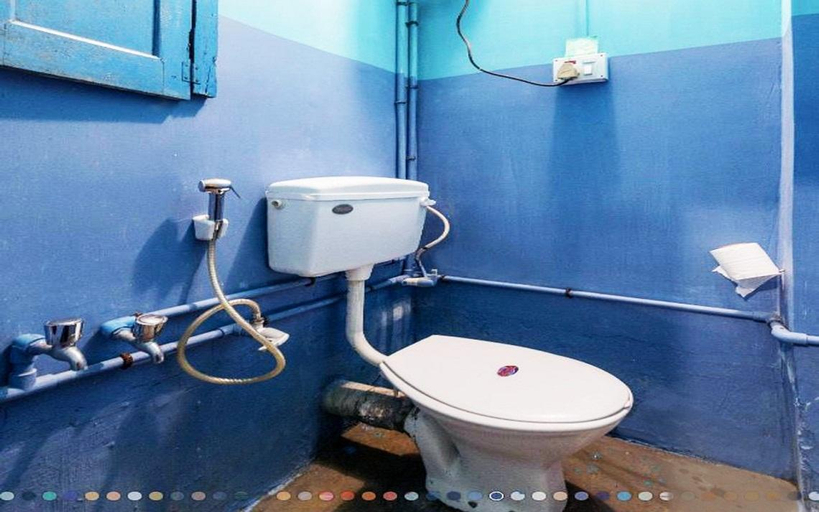 Bathroom 3, Den-Vennel guest house, South 24 Parganas