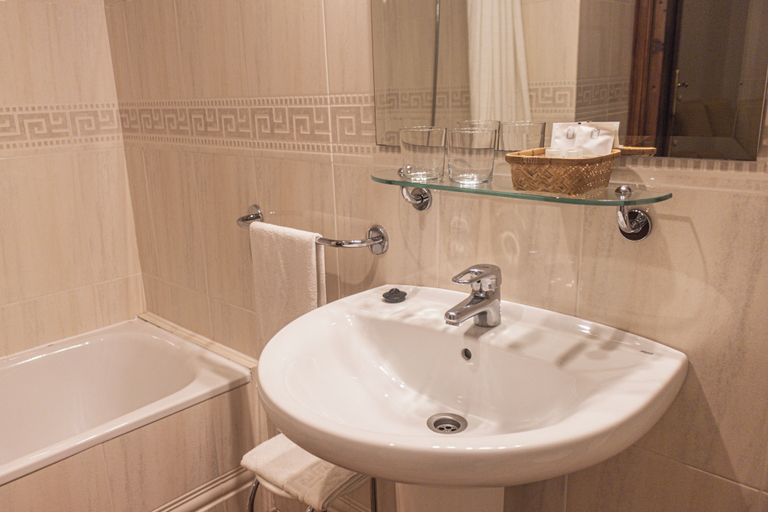 Bathroom 4, Hotel Tàrbena, Alicante