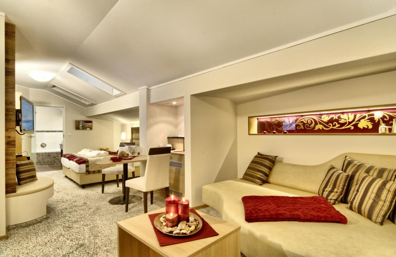 Bedroom 4, Hotel Neuhäusl Berchtesgaden, Berchtesgadener Land