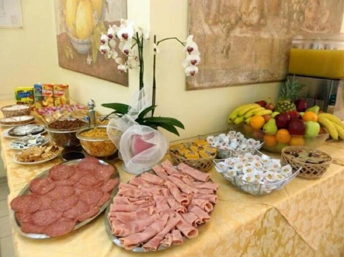 Food & Drinks 5, villa maria park, Rome