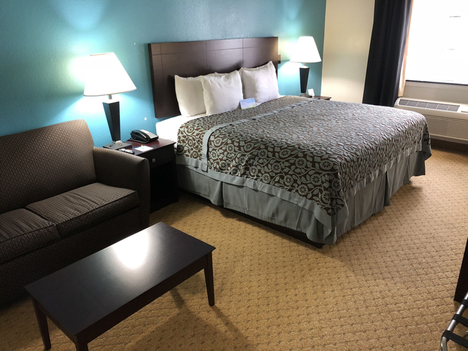 Bedroom 3, Days Inn & Suites by Wyndham Conroe North, Montgomery