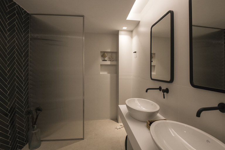 Bathroom 5, Porto Perla, South Aegean