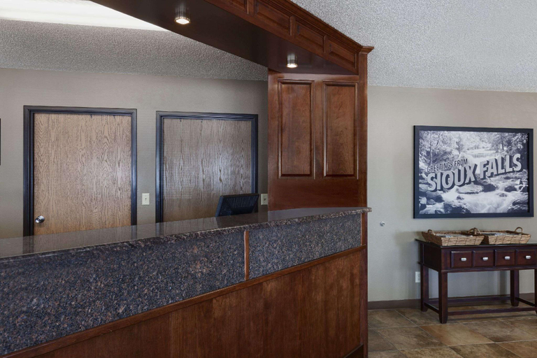 Public Area 2, Super 8 by Wyndham Sioux Falls/41st Street, Minnehaha