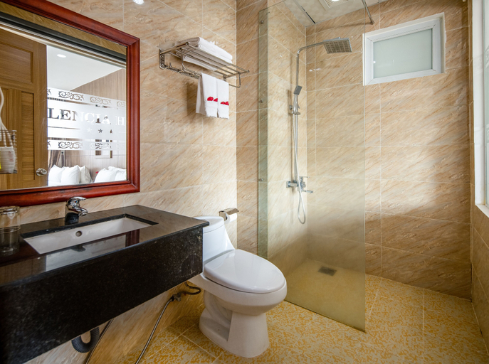Bathroom 4, Valencia Hotel, Da Nang