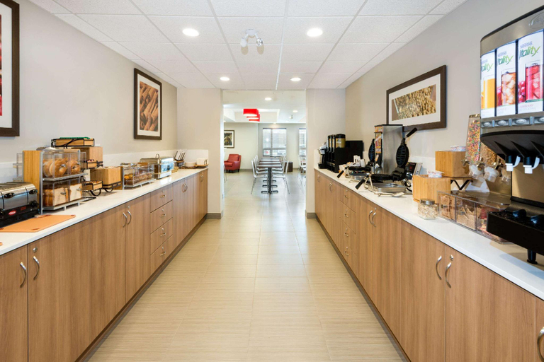 Food & Drinks 5, Microtel Inn & Suites by Wyndham Sudbury, Greater Sudbury