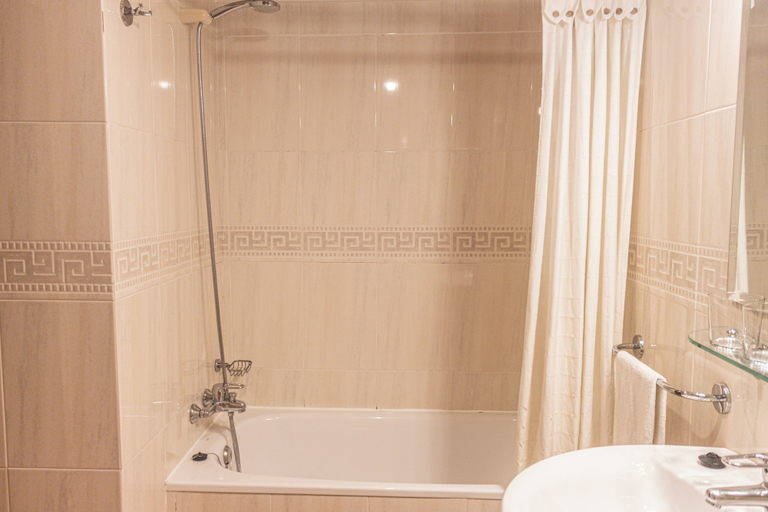 Bathroom 4, Hotel Tàrbena, Alicante