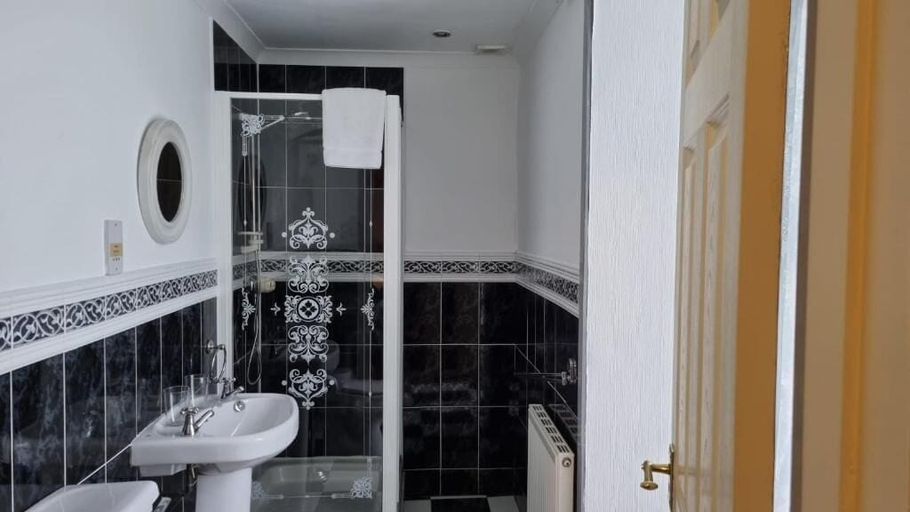 Bathroom 3, Killean Farmhouse, Argyll and Bute