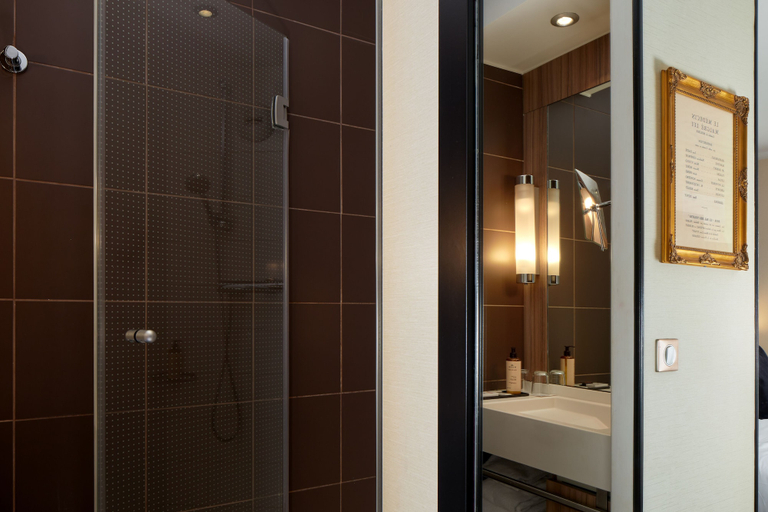 Bathroom 4, Hotel Les Théâtres, Paris