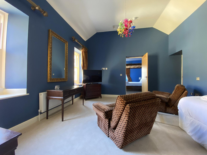 Others 5, Harbour Inn, Northumberland