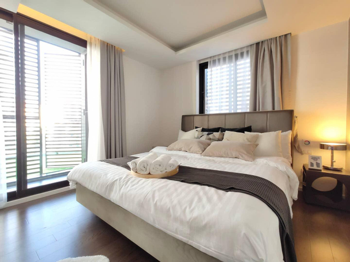 Bedroom 2, Bangkok&Pool&BTS Asoke&MRT Sukhumvit&Max6ppl(98), Khlong Toey