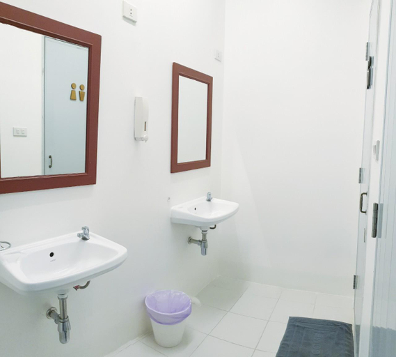 Bathroom 4, Cooper Hostel, Bang Rak