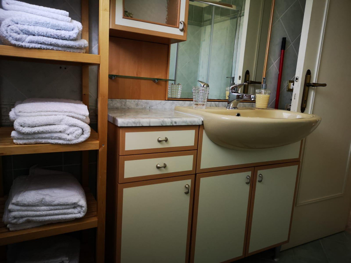 Bathroom 3, Villa Malu Anzio, Roma