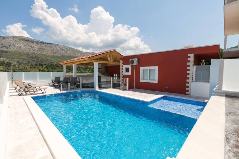 Sport & Beauty 2, House of Oz with Private Swimming Pool, Split