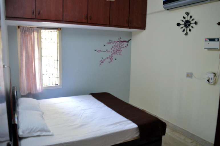 Bedroom 2, Emerald service apartment Srirnagam, Tiruchirappalli