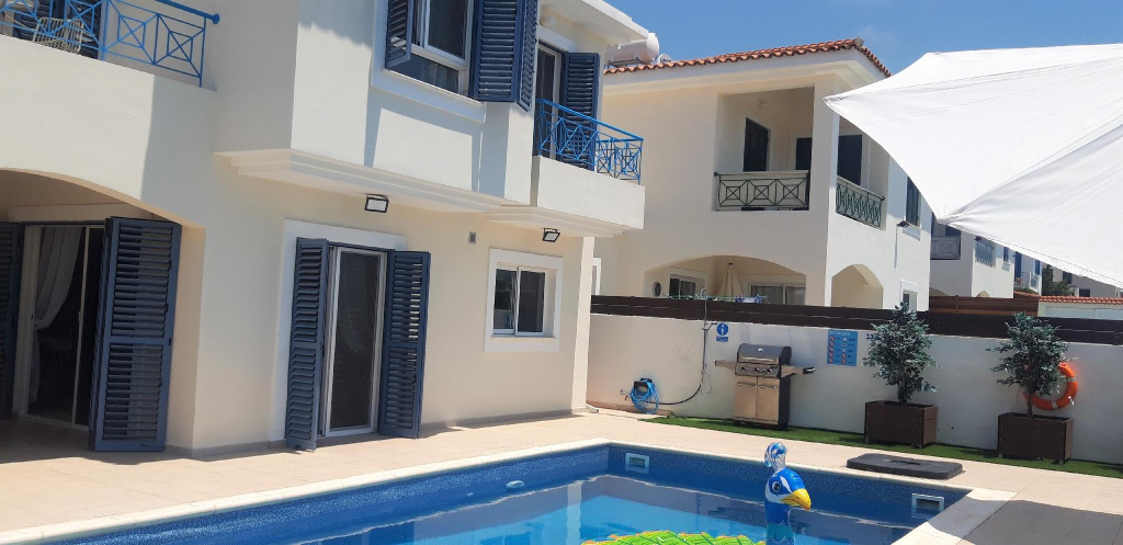 2, FUN IN THE SUN Villa (SeaViews, Large Pool & BBQ)