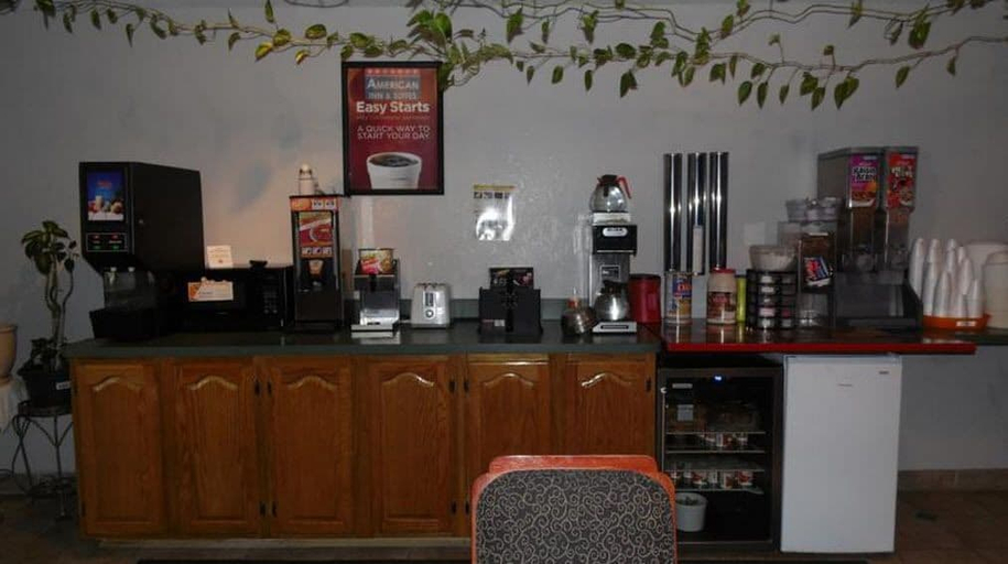 Food & Drinks 3, American Inn & Suites, Boone
