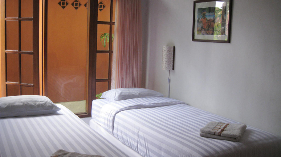 Bedroom 2, Keyani Bungalows, Buleleng