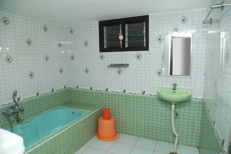 Bathroom, LA FLORA RESORTS YERCAUD, Salem