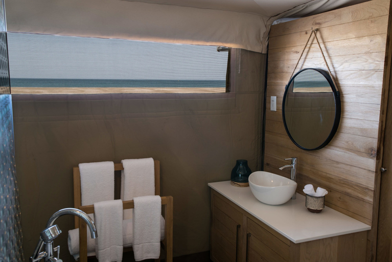 Bathroom 4, Kingfisher Retreat by Sharjah Collection