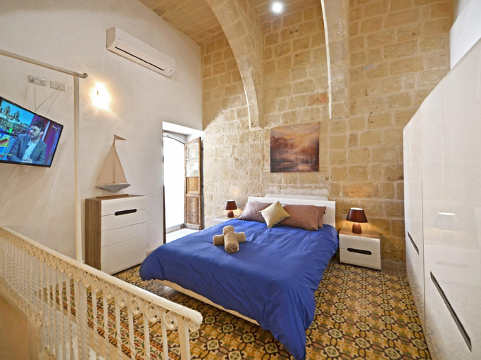 Others 4, Capital City Apartment