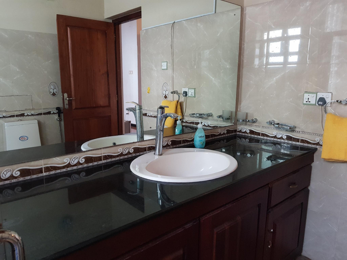 Bathroom 4, The ultimate tropical getaway!, Galle Four Gravets