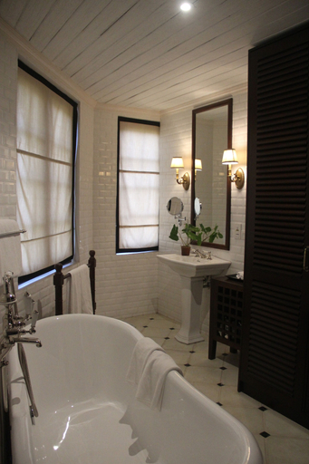 Bathroom 5, Coffee Bungalow Kandy, K.F.G. & G. Korale
