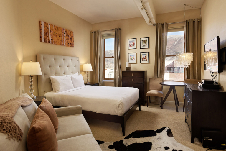 Bedroom 3, Independence Square Lodge by Frias, Pitkin