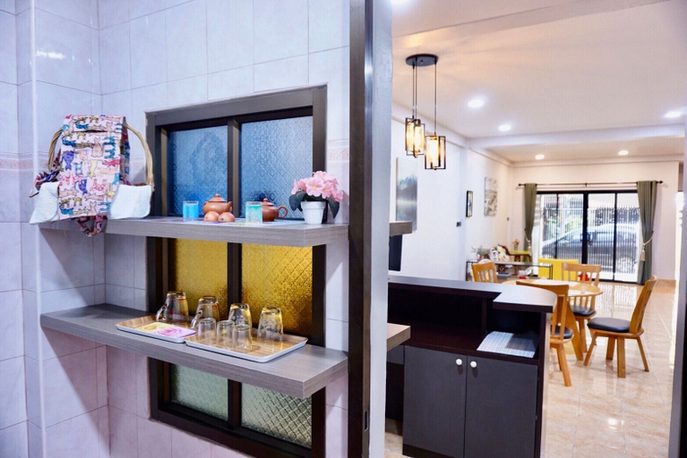 Food & Drinks 5, Bhundaree Richy, Hat Yai
