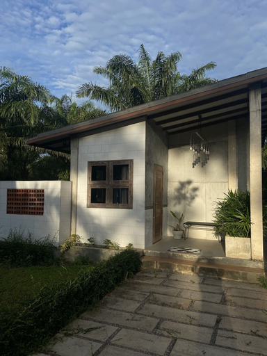 Exterior 5